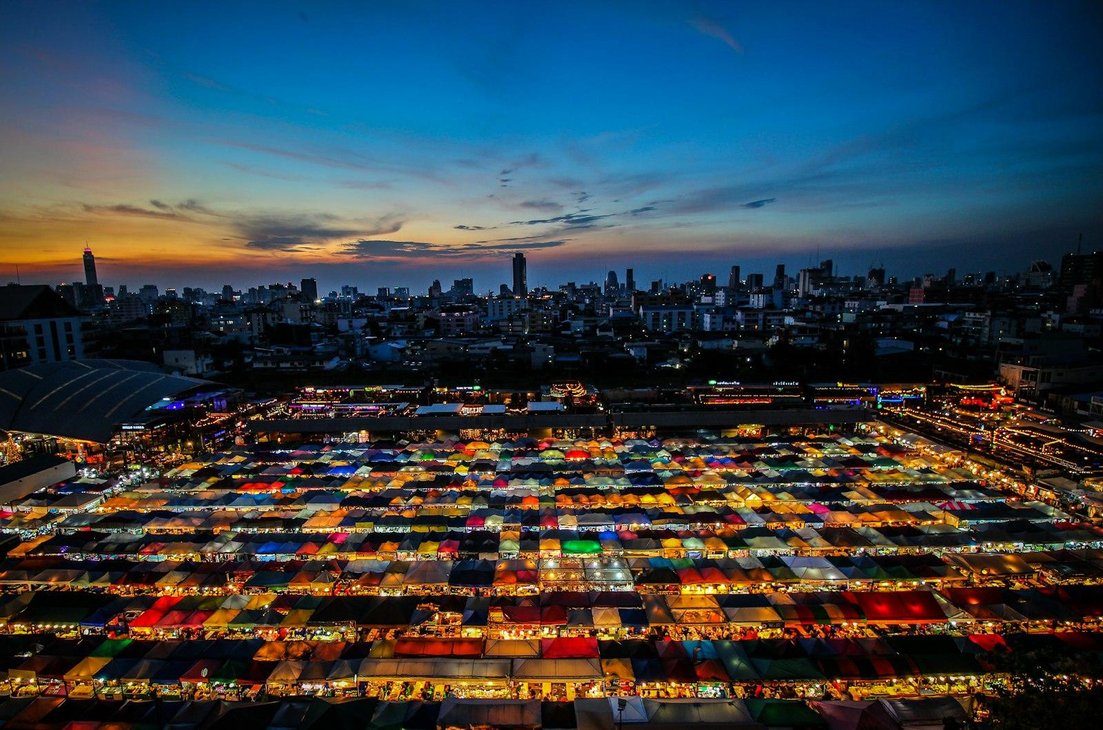 Rot Fai Market (Ratchada)
