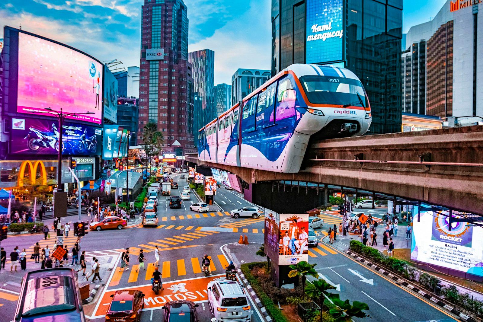 Малайзия KL / Пенанг DN 2026: MM2H Visa; без визы 30 дней; $500-900 аренда; уличная еда ЮНЕСКО