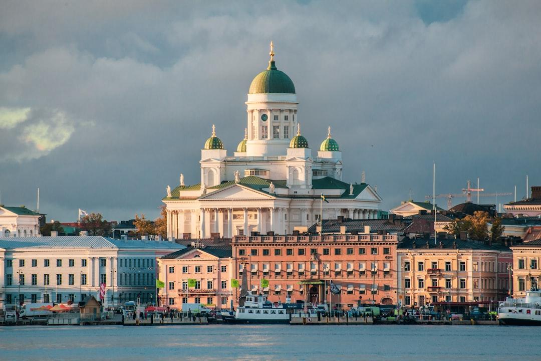 Ирландия Дублин переезд/DN 2026: EU-Шенген; $1 800-3 000 аренда; Tech Hub; Гиннес; клифы