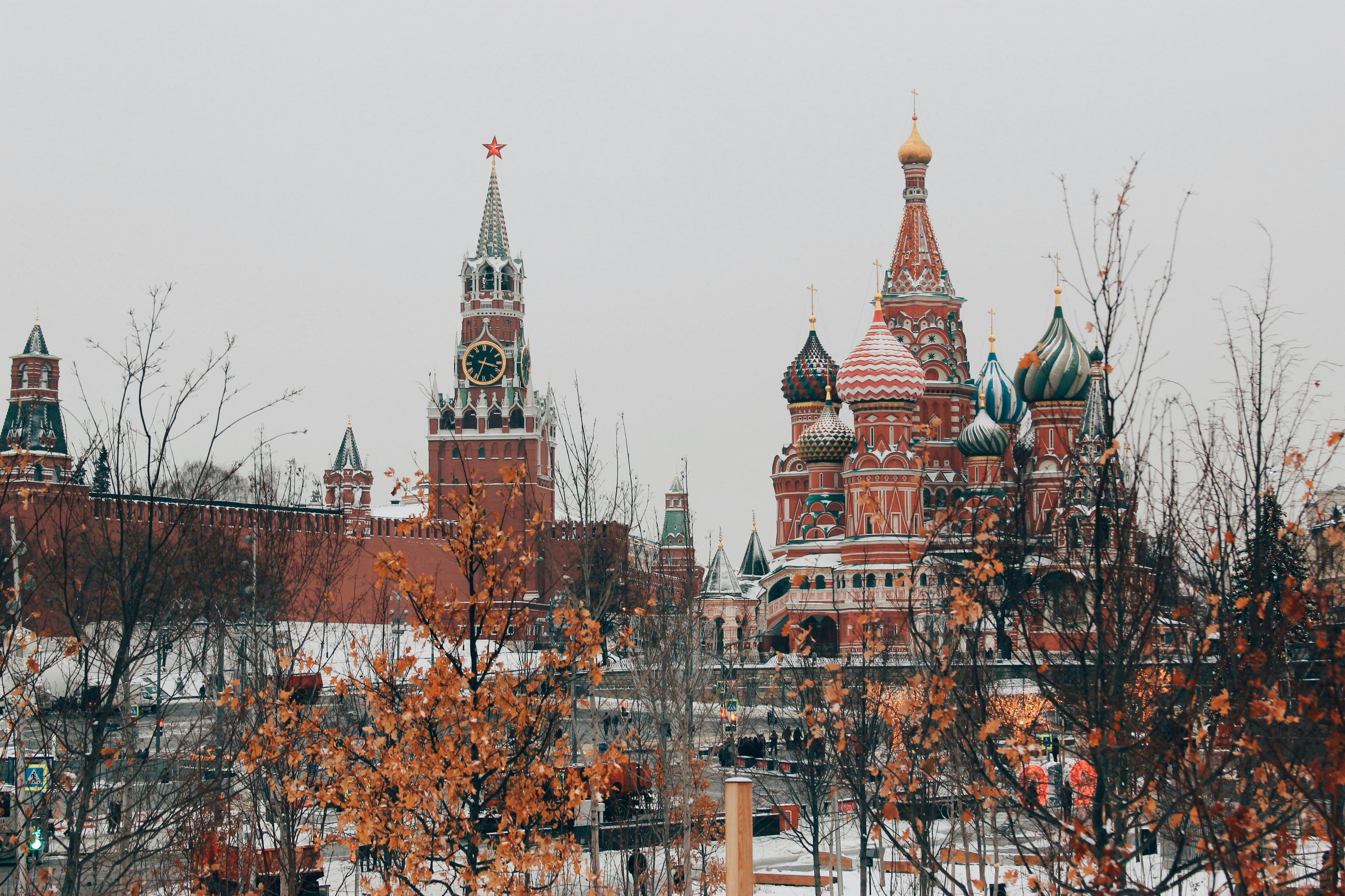 Как вернуться в Россию после переезда: шаги, риски и что проверить в 2026